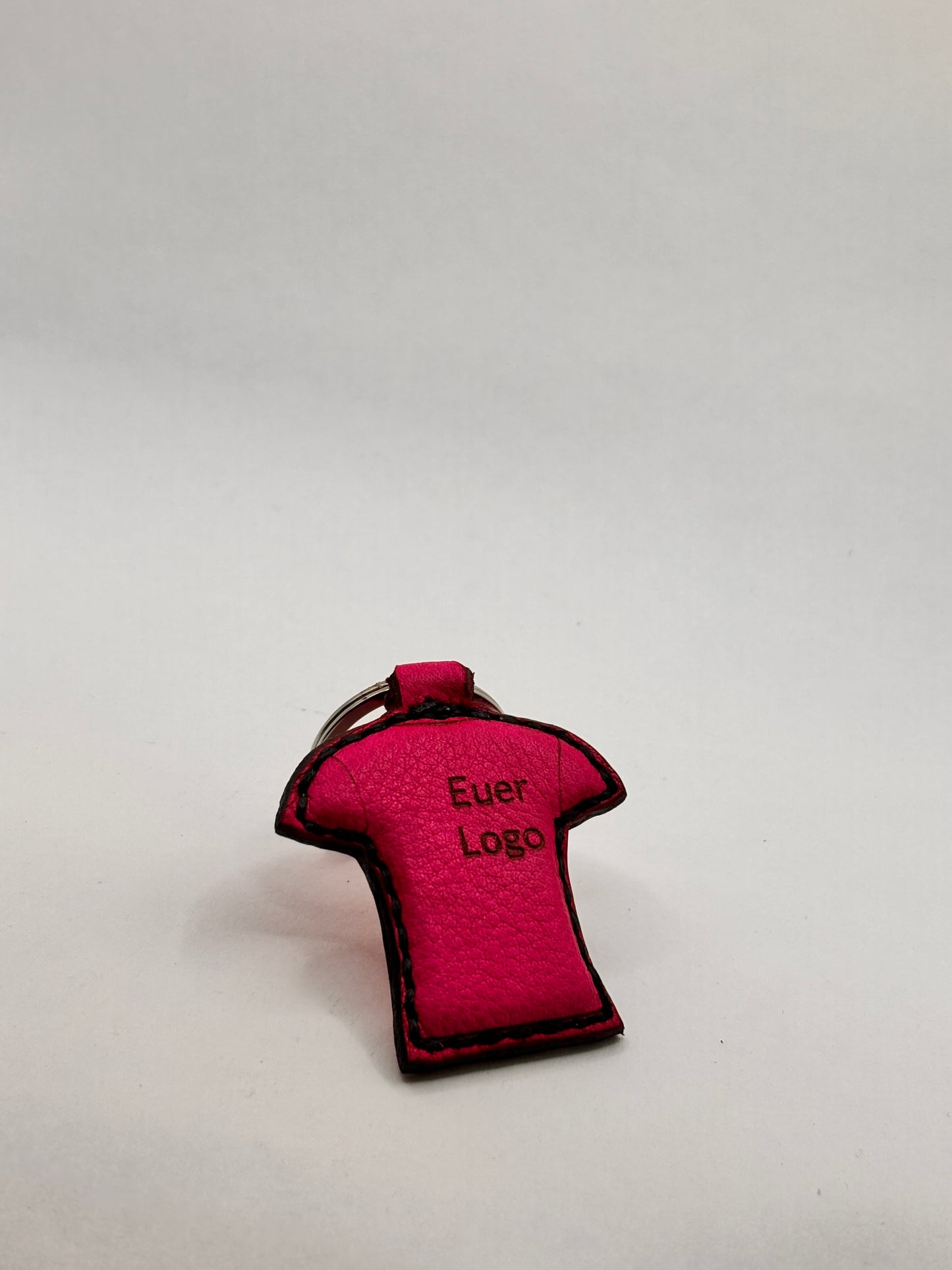 Personalisierter Schlüsselanhänger Fußball Trikot pink, doppelseitig