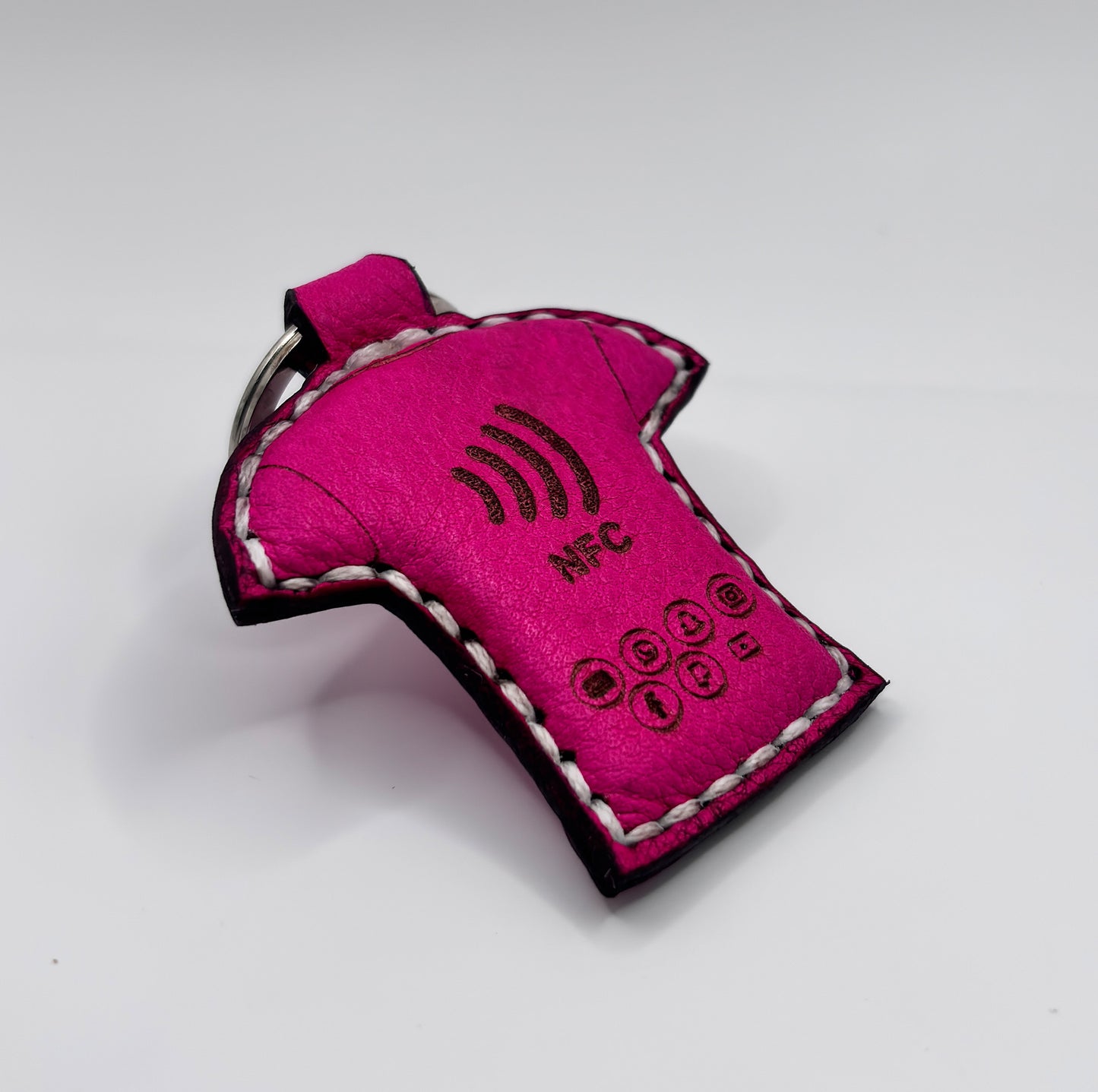 Digitale QR Code Visitenkarte + NFC-Schlüsselanhänger "Trikot pink"
