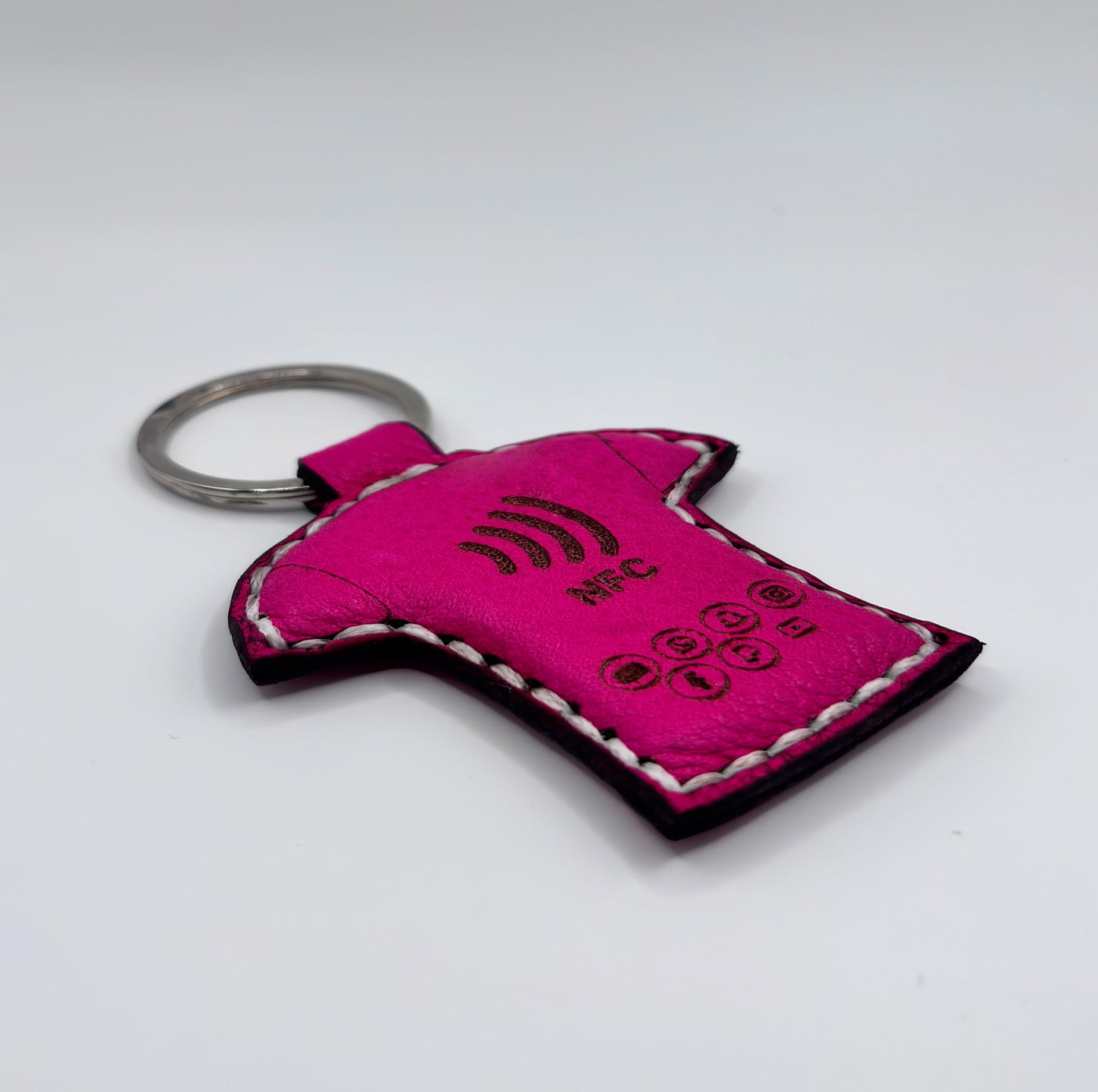 Digitale QR Code Visitenkarte + NFC-Schlüsselanhänger "Trikot pink"