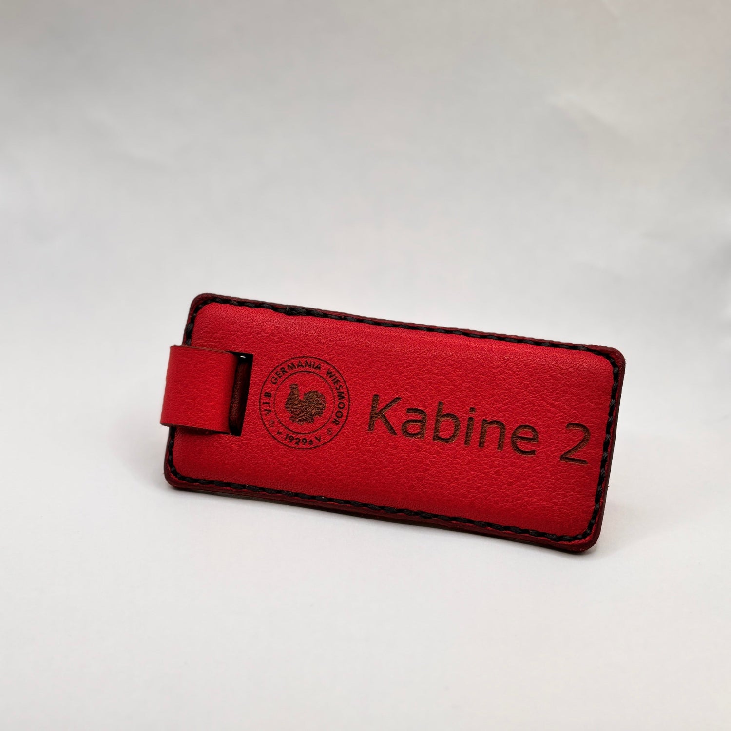 Personalisierte Schlüsselanhänger aus echtem Leder mit individueller Gravur – handgefertigt mit Wunschtext, Namen, Datum oder Logo. Die hochwertigen Lederanhänger sind langlebig, stilvoll und perfekte Geschenke für besondere Anlässe.